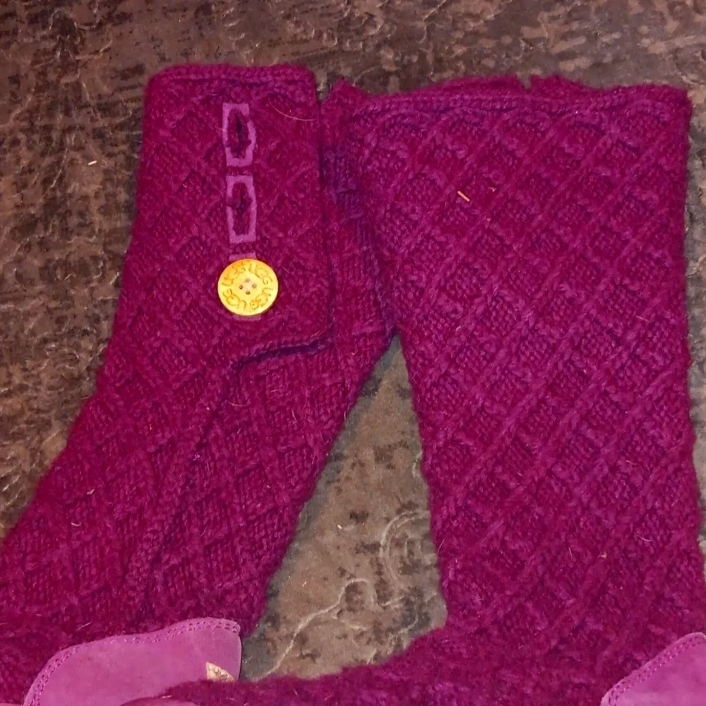 UGG Australia- Classic Cardy Women's 5 Knit Sweater Pink Woven Button Boots 5819